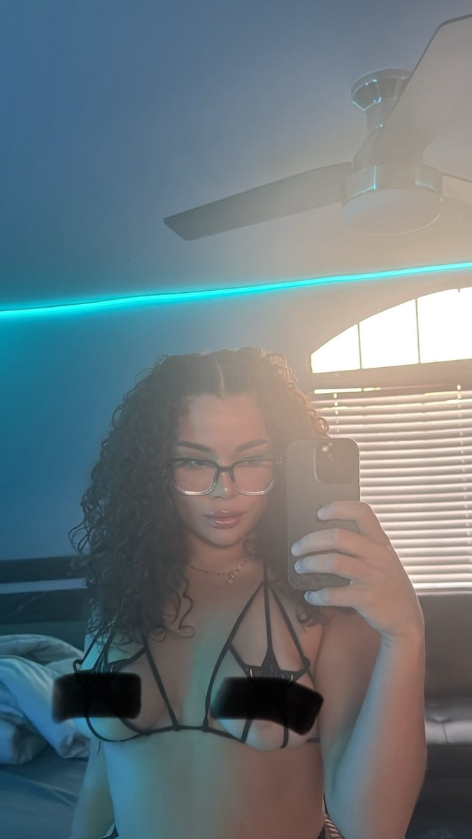 princesstayysm's tweet photo. See you on Streamates tonight 🦋🦋 https://t.co/WCV3BdHvaA