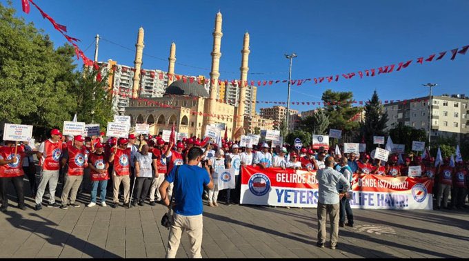 Seyyanen ödemenin emekliliğe yansıtılması için; 
#TeklifYenilensin

Kira desteği sözünün yerine getirilmesi için; #TeklifYenilensin

Gelirde adalet, ücrette denge için; #TeklifYenilensin