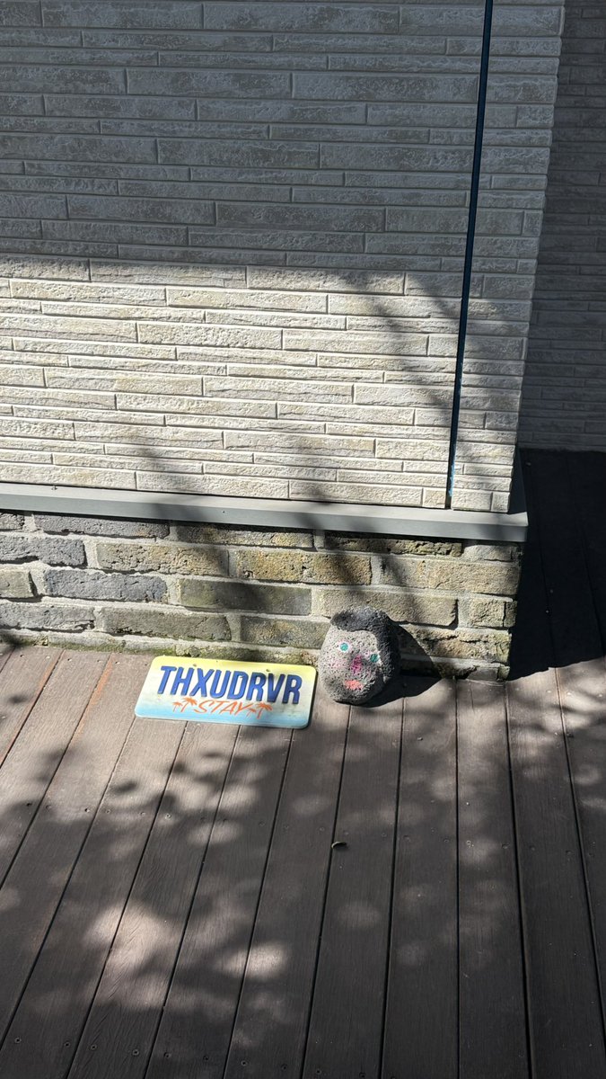 Small_o's tweet image. 이번에 제주도에서 여름밤에 우리 많이 들었다