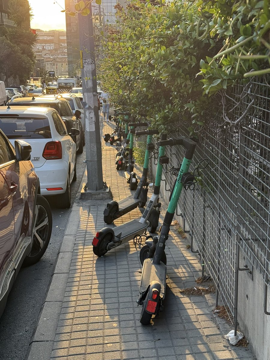 Şu ülkede eli ayağı tutan yayaya reva görülen muamele bu, engellileri tahmin bile etmek istemiyorum.
