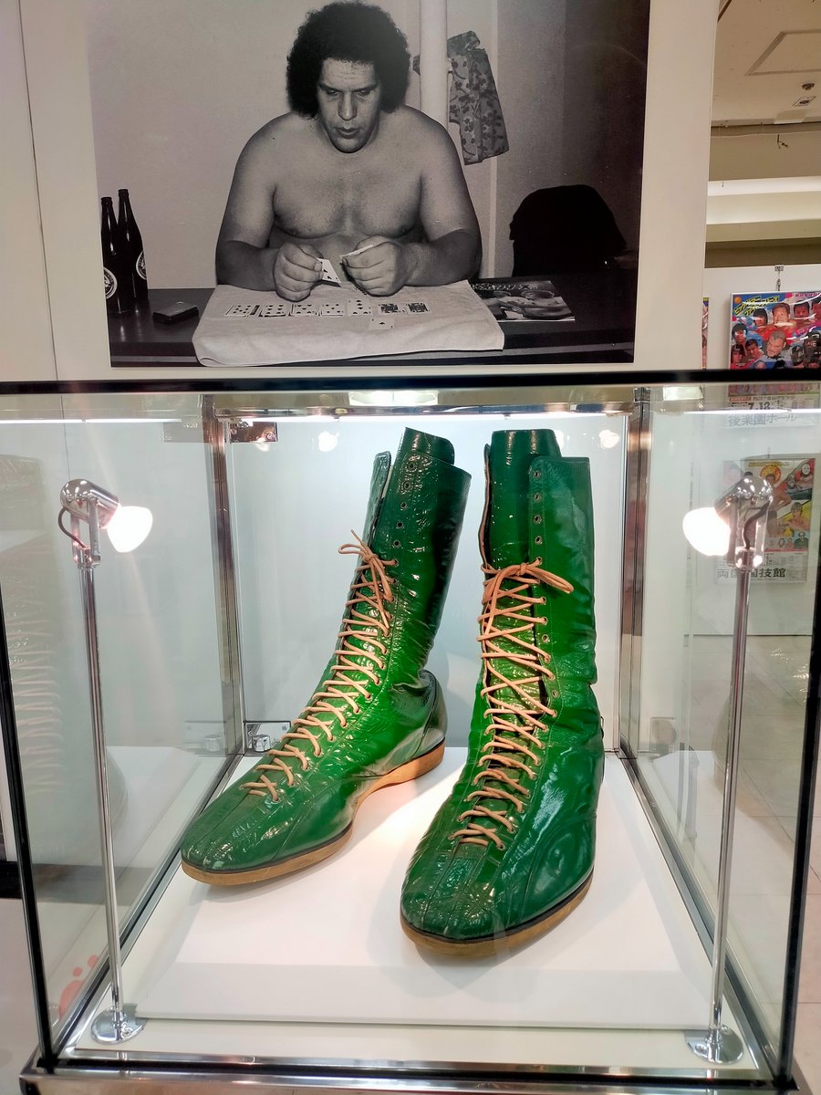 0T11e's tweet image. 「アントニオ猪木　デビュー65周年記念　INOKI EXPO」 に行って来た😁
実際着用していたコスチュームや、貴重な資料の展示コーナーと、各種グッズ販売も充実してた🤩
初日の物販だけの時間だったのに人いっぱい😅
#アントニオ猪木 #INOKI EXPO