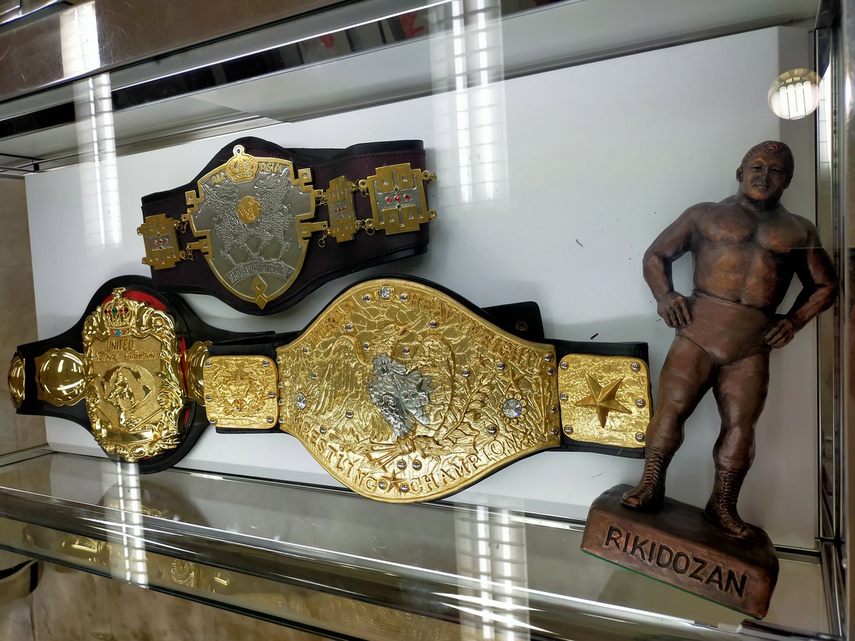 0T11e's tweet image. 「アントニオ猪木　デビュー65周年記念　INOKI EXPO」 に行って来た😁
実際着用していたコスチュームや、貴重な資料の展示コーナーと、各種グッズ販売も充実してた🤩
初日の物販だけの時間だったのに人いっぱい😅
#アントニオ猪木 #INOKI EXPO