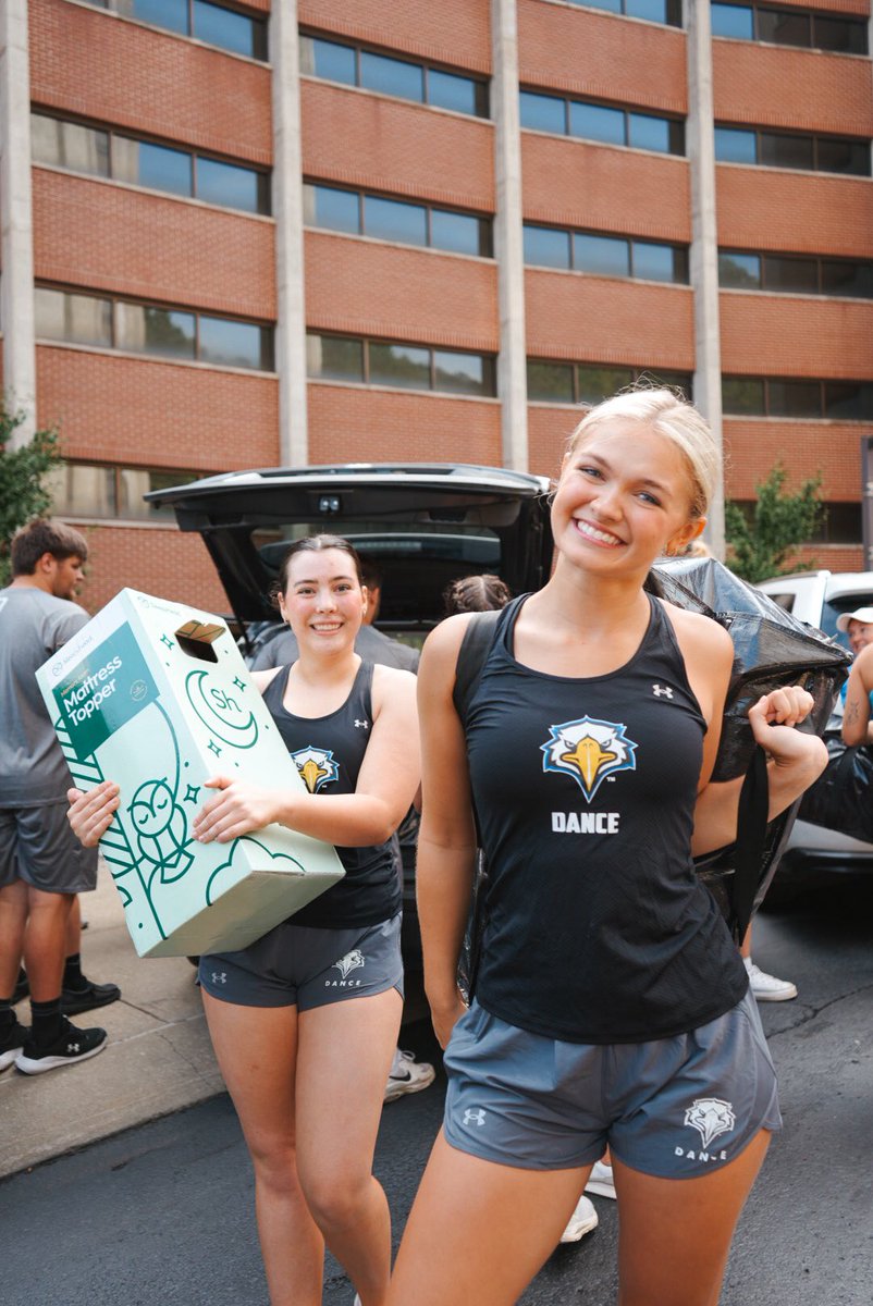 Boxes? ✔️School spirit? ✔️✔️ Eagle Athletes? Always Ready 🦅💙 

Welcome to the Nest, Class of 2029‼️ We are so excited you’re here 💛💙

#SoarHigher #SkoEags #FreshmanMoveInDay