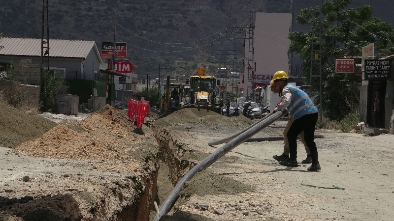HBB, İl Genelinde iyileştirme çalışmalarını Sürdürüyor... 
<a href="/HatayHatsu/">Hatay Su ve Kanalizasyon İdaresi Genel Müdürlüğü</a> <a href="/HatayBSB/">Hatay Büyükşehir Belediyesi</a> 
#hatayyıldızgazetesi #haber #hatay #hatayhaberleri
■Detayları haber sitemizde⬇️⬇️⬇️
hatayyildizgazetesi.com/haber/hbb-il-g…