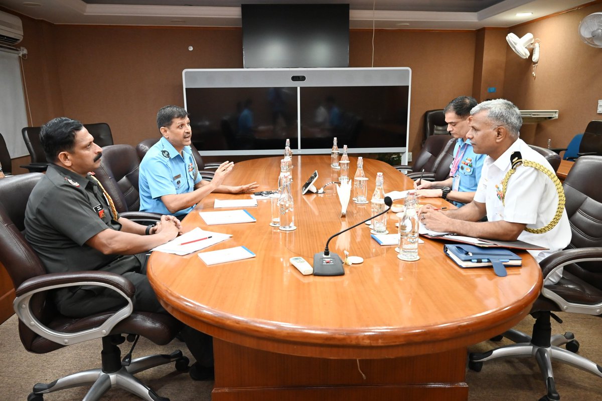 IAF Master Warrant Officer, MWO Pradeep Kumar Yadav, Subedar Major to COAS, Sub Maj Gopa Kumar, and Master Chief Petty Officer to CNS, MCPO Ram Dular, held discussions at Air HQ on matters related to training, discipline, welfare and measures to enhance combat synergy. 
The CAS
