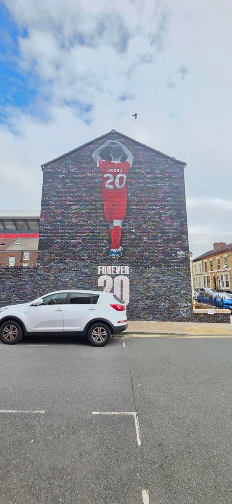 So emotional at the memorial at Anfield today &amp; Diogo's wall 😢Paid my respects 🙏 by signing the wall &amp; laying a scarf 🫶R.I.P Diogo &amp; Andre forever 20❤️