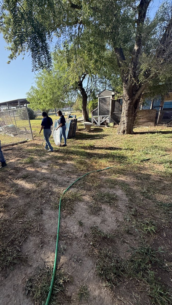 We Ready, and ALL in! #teamwork <a href="/IandGCenter/">I&G Center</a> <a href="/gutiexfer/">Fernando X Gutierrez</a> <a href="/CHdzRivera/">Claudia Hdz-Rivera, M.Ed.</a> <a href="/ramirezanal/">Ana Ramirez</a> @danigaleana7 <a href="/DJGaleana7/">Daniel Galeana</a>