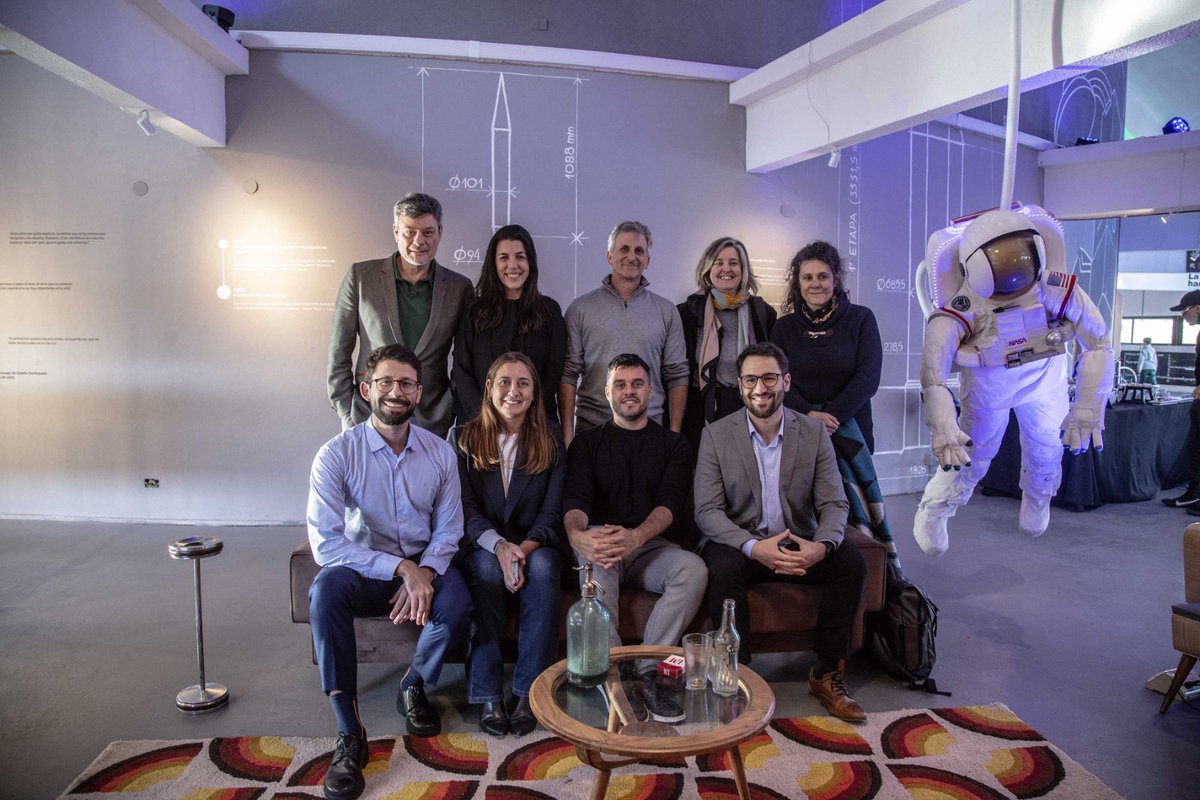 WhatWorksCities's tweet photo. Estábamos entusiasmados hasta las estrellas durante nuestra visita a la @MuniRosario.

Estamos muy agradecidos con el intendente @pablojavkin y con el equipo de Rosario por recibirnos y compartir cómo están usando los datos para diseñar políticas que mejoran la vida de las personas.

Nuestra visita incluyó un recorrido por la transformación urbana, charlas sobre el valor del deporte y los espacios públicos, y una visita al complejo de astronomía.

Leé más: https://t.co/w4V7vhjJ71