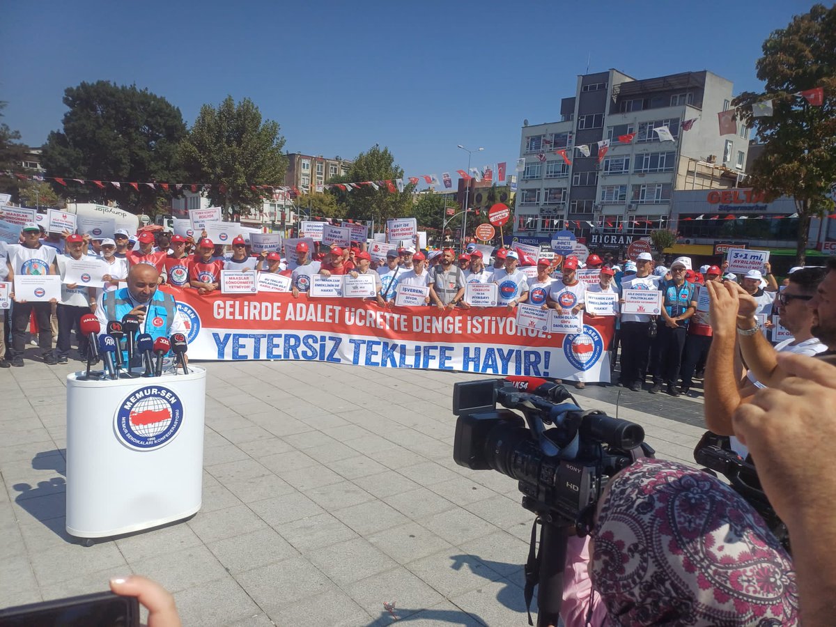 Murat__MENGEN's tweet photo. 2027’nin ilk altı ayında 7.500 TL taban aylık artışı ve %20 zam, ikinci yarısında ise %15 zam verilmesi için; #TeklifYenilensin ✊ https://t.co/9eaBv1Vpkj