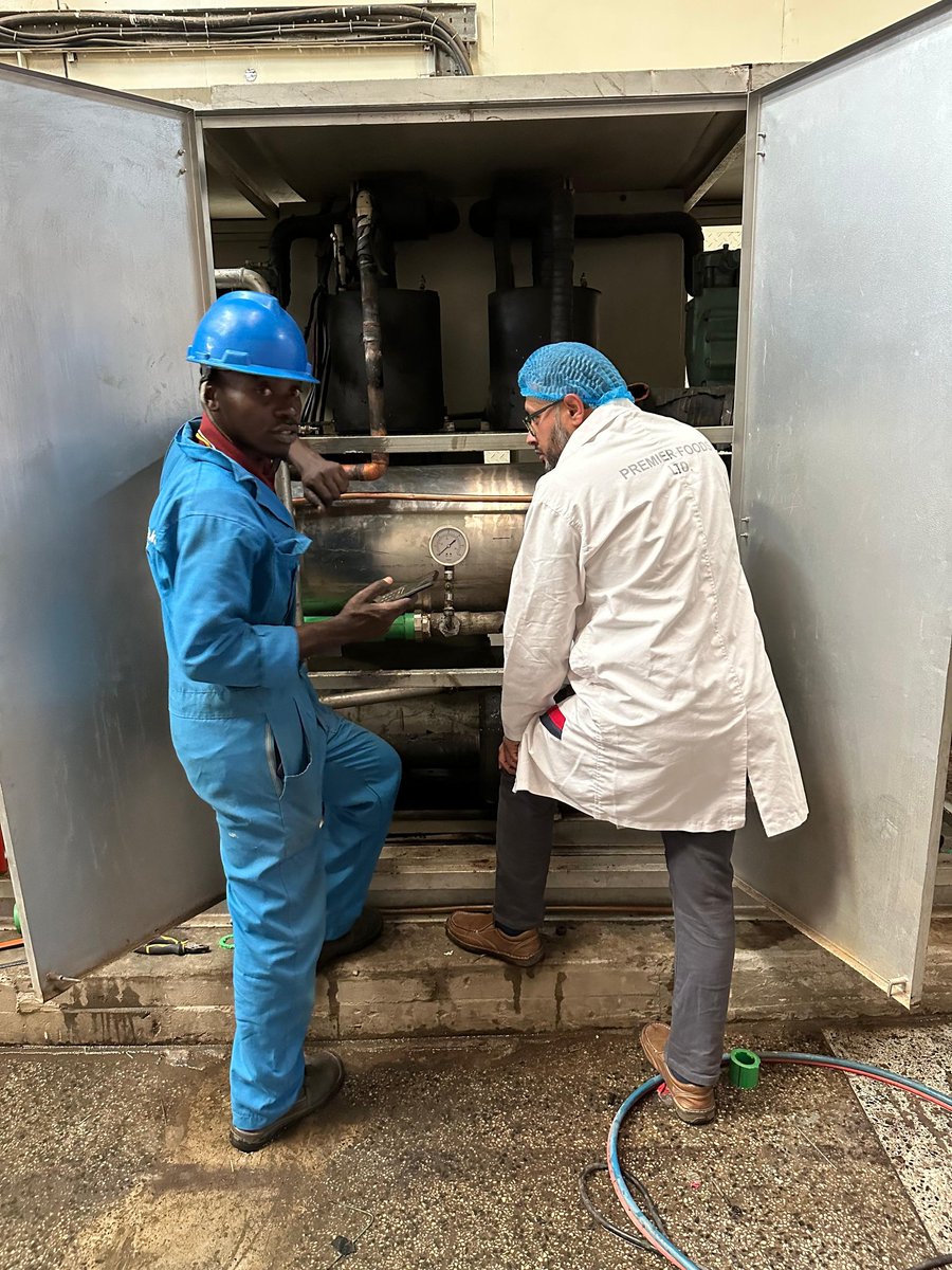 SnowtechLtd's tweet photo. Snowtech team on-site at Premier Foods executing precision chiller installation — ensuring optimal refrigeration performance, energy efficiency, and seamless integration with existing systems.
#SnowtechInAction #ChillerInstallation #HVACEngineering https://t.co/e6yUEy1Gwh