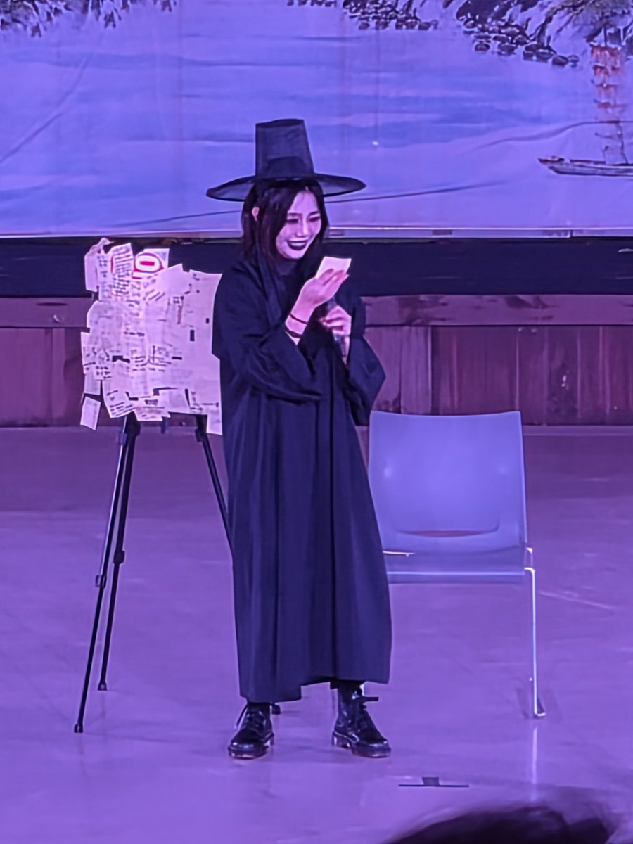 __ame__cos's tweet photo. 어제 민속촌에 예은 언니 공연 보고 왔어요.
저 진짜 데뷔 팬인데 행복해서 즉사할 뻔했고, 다시 현생 열심히 살게요.
충격 실화! 안예은 님 진짜 귀여우시고 레알 귀엽다. 라이브 깡패, 귀신들 목소리로 기강 잡음. 이 여성 귀여워. https://t.co/l28Zch4zqX