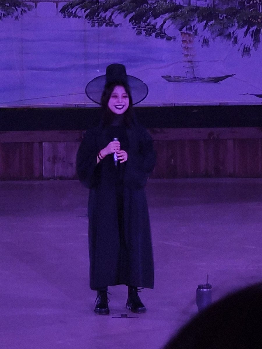 __ame__cos's tweet photo. 어제 민속촌에 예은 언니 공연 보고 왔어요.
저 진짜 데뷔 팬인데 행복해서 즉사할 뻔했고, 다시 현생 열심히 살게요.
충격 실화! 안예은 님 진짜 귀여우시고 레알 귀엽다. 라이브 깡패, 귀신들 목소리로 기강 잡음. 이 여성 귀여워. https://t.co/l28Zch4zqX