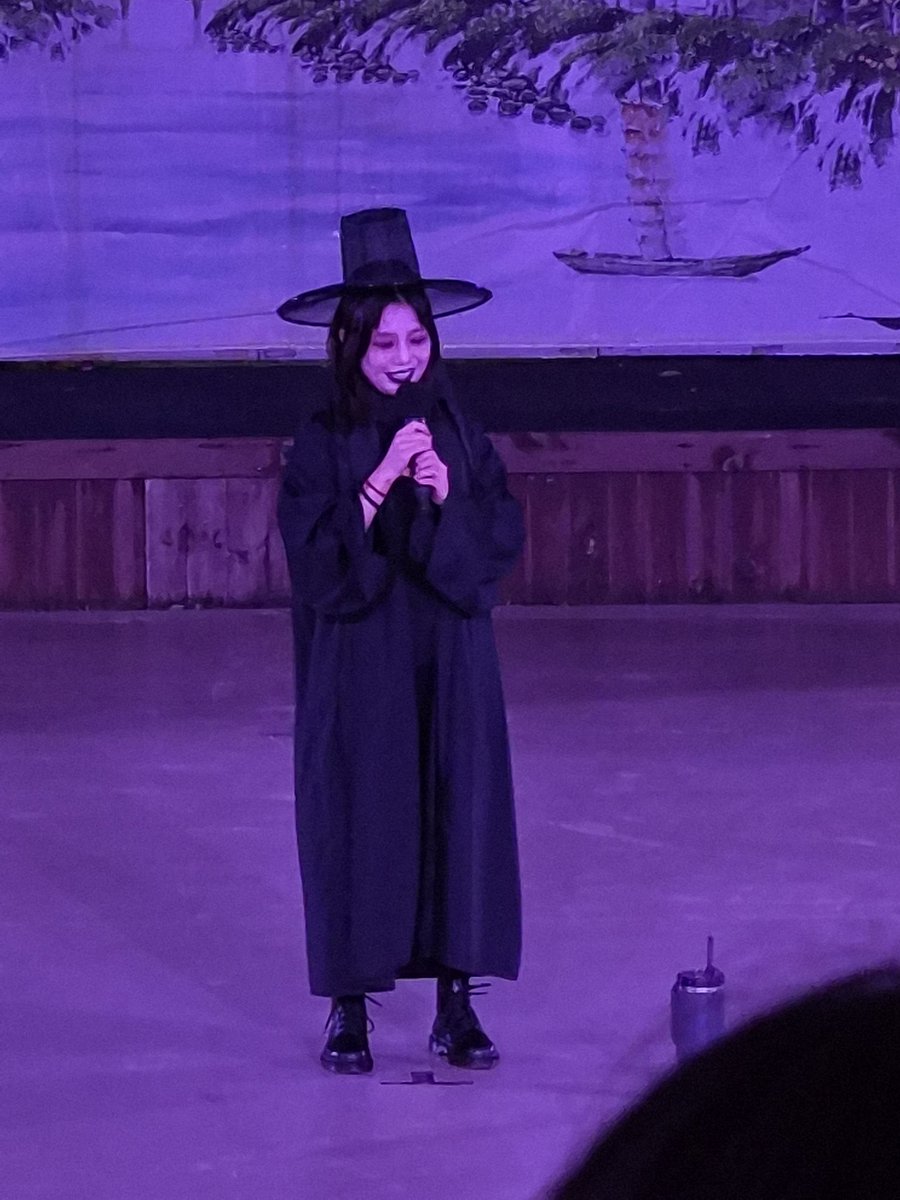 __ame__cos's tweet photo. 어제 민속촌에 예은 언니 공연 보고 왔어요.
저 진짜 데뷔 팬인데 행복해서 즉사할 뻔했고, 다시 현생 열심히 살게요.
충격 실화! 안예은 님 진짜 귀여우시고 레알 귀엽다. 라이브 깡패, 귀신들 목소리로 기강 잡음. 이 여성 귀여워. https://t.co/l28Zch4zqX
