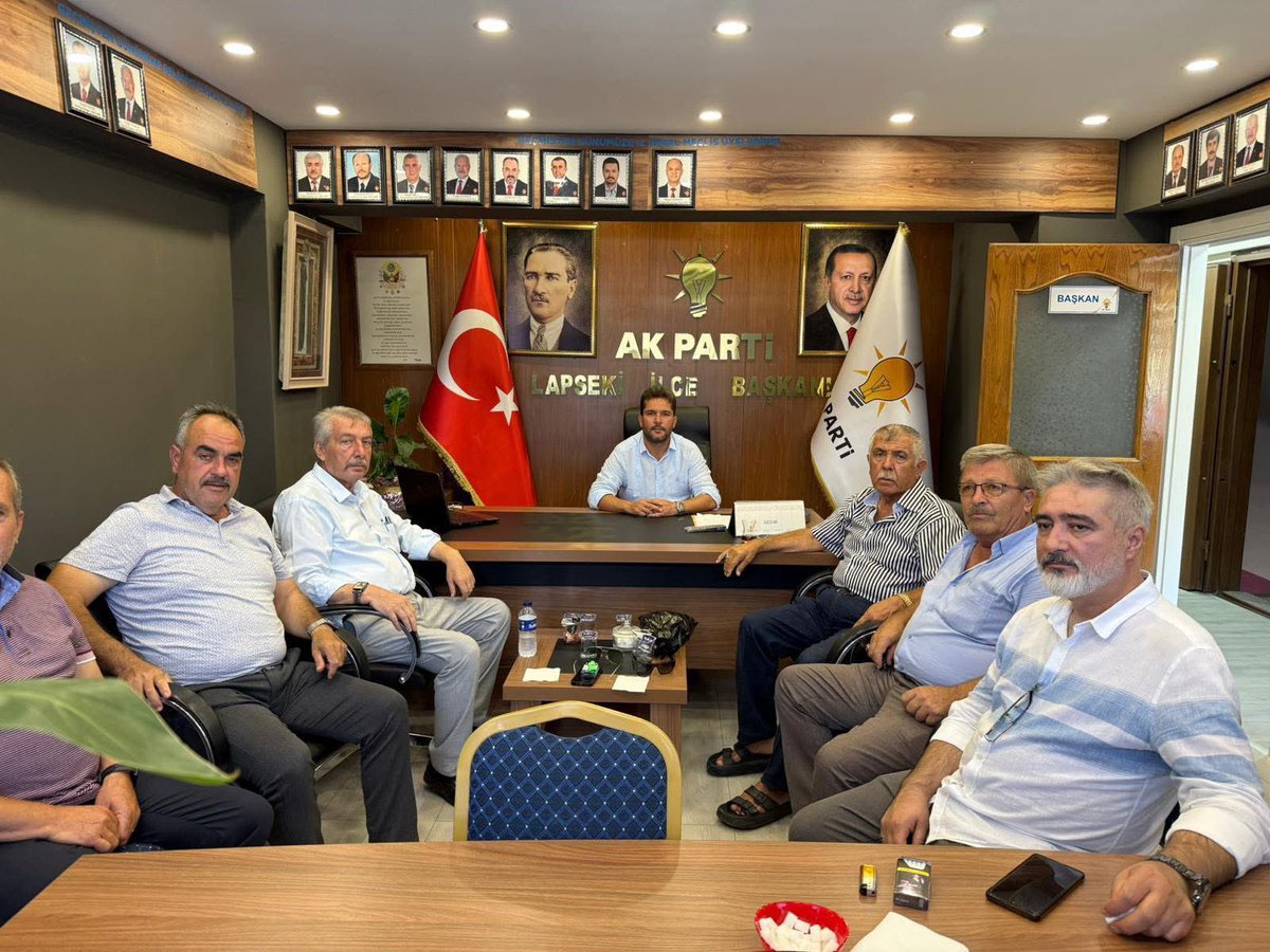 AkPartiLapseki's tweet photo. Kuruluşumuzun 24. yıl dönümünde Cumhur İttifakı’ndan anlamlı ziyaret
AK Parti Lapseki İlçe Başkanlığımızın 24. kuruluş yıl dönümünde, 26. Dönem AK Parti Kayseri Milletvekilimiz Sayın Sami Dedeoğlu ve MHP İlçe Başkanımız Sayın Hüseyin Sevinç, Partimizi ziyaret ettiler. https://t.co/3PzunylDyz