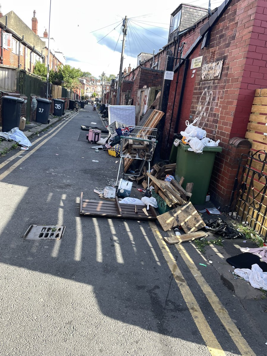 Pete c (@petercl04558275) on Twitter photo The back streets are getting worse in HarehIlls, there’s remnants of a garden shed in this one, reported to <a href="/Clean_Leeds/">Clean Leeds</a> The back streets are getting worse in HarehIlls, there’s remnants of a garden shed in this one, reported to <a href="/Clean_Leeds/">Clean Leeds</a>