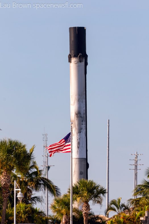 SchilkeScott's tweet photo. First look photos of #SpaceX unique #Falcon9 B1091-1 on #ASOG  #PortCanaveral without any markings or flag decals for a SpaceX first ever one flight reused center core on a future Falcon Heavy moon rover mission. Really cool! Thanks to https://t.co/TGuheUrBqZ team Lau &amp; Aaron!🚀 https://t.co/j4WfYLsNCv