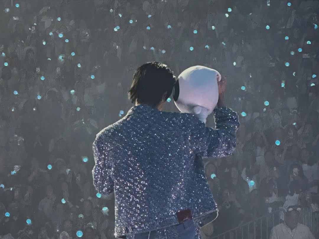 hourjinnie's tweet image. Uk_Tai (RUN JIN CREW’s Bassist Yoo Hyunwook) on Instagram 📸

👤 “JIN S2 🇺🇸
ARMY S2 🇬🇧FOREVER &amp;lt;3 🇳🇱”

THANK YOU RUNSEOKJINepTOUR
RUN WITH JIN FOREVER
#행복했다_런석진투어_수고했어_김석진
#김석진의_도전은_계속됩니다