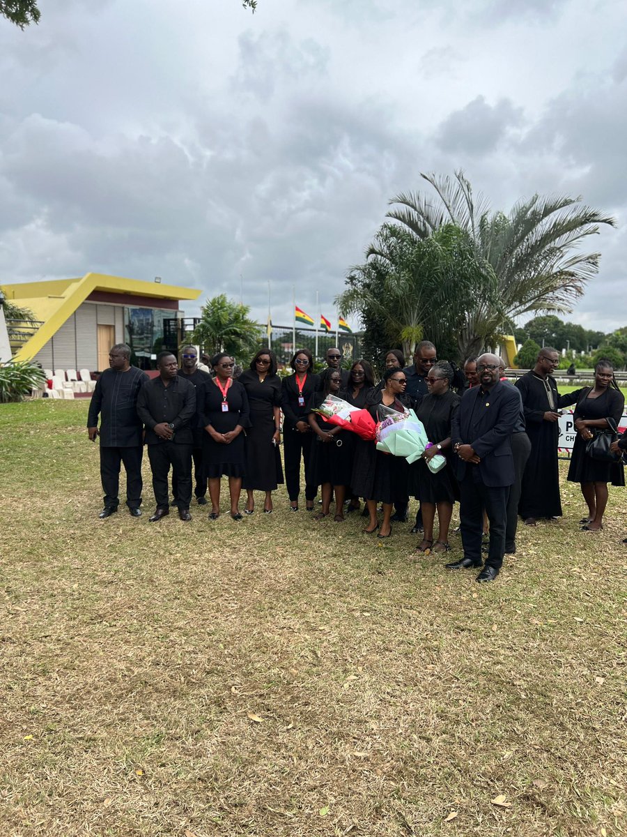 The Chief Executive Officer, Management, and Board of Directors of the National Blood Service today led a delegation to lay a wreath in memory of our eight Ghanaian officials who perished during a helicopter crash in the Ashanti Region on Wednesday, 6th August 2025.

#GhanaMourns