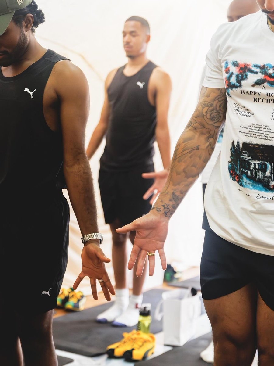 biancasaunders_'s tweet image. A morning of movement, mindfulness and creative exchange at the 38 Love Lane pop-up with @cliniqueuk &amp;amp; @puma.uk

Led by @louiswalcott, the yoga practice explored the intersection of masculinity and wellness.

#Biancasaunderspopup 

Credits @mimiezinne @takenbytay_
