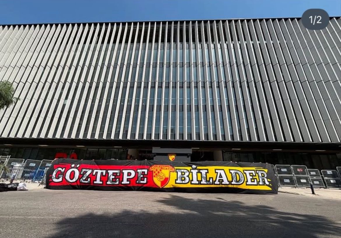 Önce fırtınam sonra Bucaspor bilader pankartımız sırada ki hedef alfabe mi ?
Göztepe’nin sözde abileri acilen tribüne geri dönüp kültür bilmeyen aciz kardeşlerinden tribünü alsın. Yoksa yıllarca süren tribün rekabetimiz son bulacak bütün Türkiye’ye rezil olmaya devam edeceksiniz.
