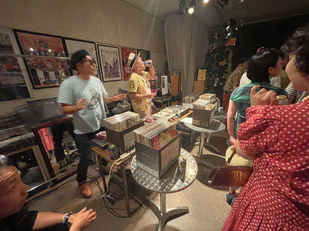 連休初日に地元石巻でイベントの手伝いをしてきた。ロカビリーは通ってきていないけど、みんなオシャレでノリが良く🪇スタイルは違えど演奏うまいし踊れる曲ばかりだった。凝り固まりつつあった感性をほぐしてもらった💡気がする