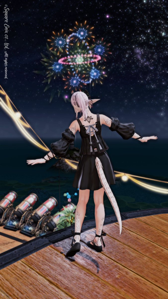 船上のプールを遠巻きに眺めていたら、花火があがっていたので、久しぶりにパシャりと撮影です。

そういえば今年も水着は新しくしていない……
#FF14