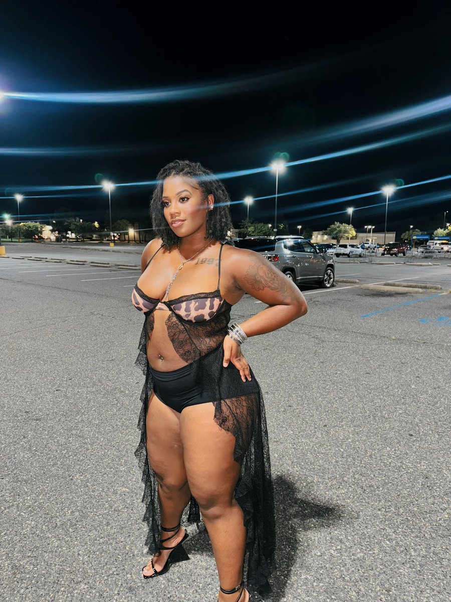 quashaaaj's tweet image. 🌚 it’s me again