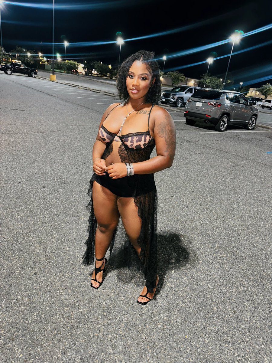 quashaaaj's tweet image. 🌚 it’s me again