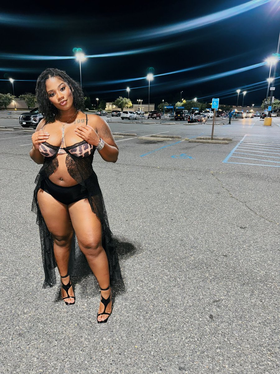 quashaaaj's tweet image. 🌚 it’s me again