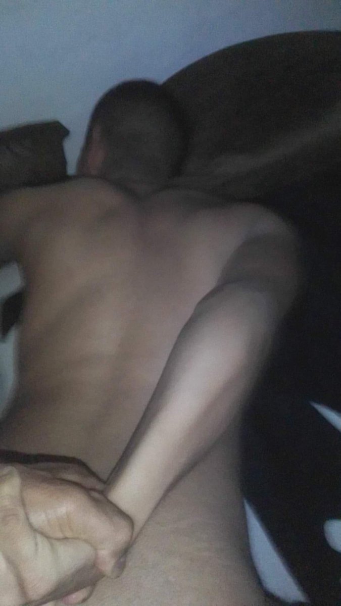 En este momento cogiendo el culo de pollo MILITAR!..