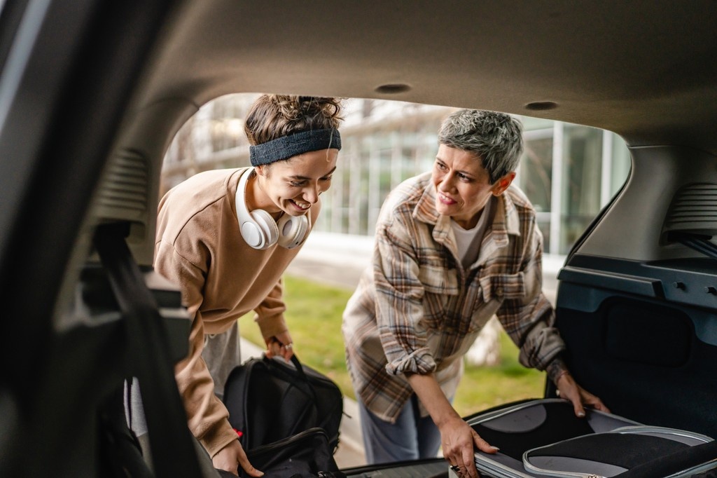 JascoProducts's tweet photo. You can't go with them everywhere—but you can send them off prepared. 🚗  With the Strauto Universal Inflator and Jump Starter, you're giving them more than tools—you're giving them confidence for the road ahead. 

👉https://t.co/9c43KvTREH https://t.co/6bnmTRsWGb