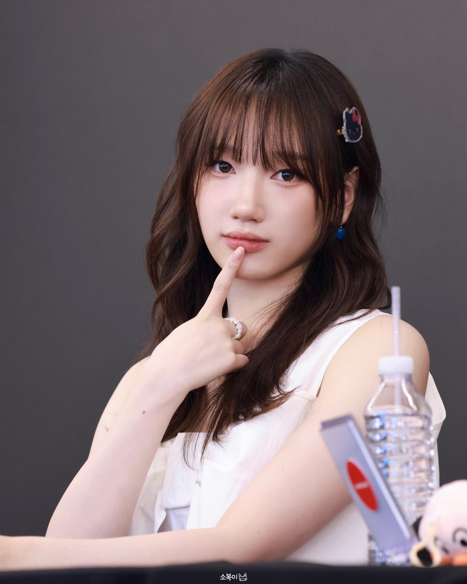 25.08.14 유스피어 팬사인회

#유스피어 #USPEER #소이 #SOEE
<a href="/USPEER_official/">USPEER_official</a>