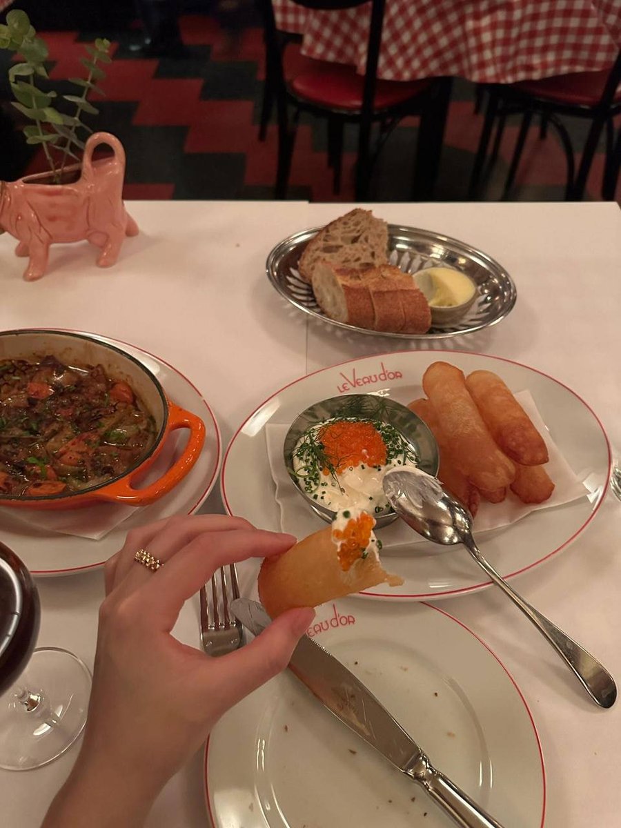 ee039535's tweet photo. Enjoyed a wonderful French dining experience in New York. Truly delightful! #NewYork #NewYorkCity https://t.co/dsXk742Kal