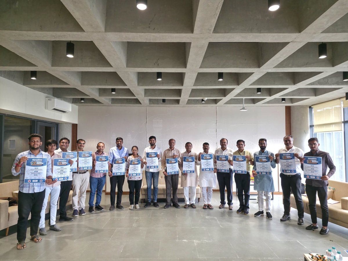 PharmaVisionOrg's tweet image. *फार्माविजन के 12वें राष्ट्रीय सम्मेलन* के पोस्टर का विमोचन अभाविप राष्ट्रीय कार्यकारिणी विशेष निमंत्रित सदस्य डॉ. छगनभाई पटेल और मध्यक्षेत्र संगठन मंत्री श्री चेतसभाई सुखाड़िया के द्वारा किया गया।