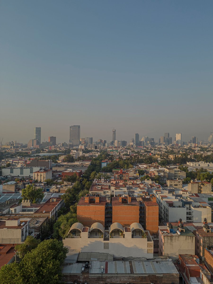 METALOCUS's tweet photo. El conjunto de viviendas realizado por Bloqe Arquitectura en el número 194 de la calle Mariano Azuela, en la Ciudad de México,  consigue que una obra nueva se integre y se alinee con la cultura del  barrio de Santa María la Ribera, una zona con un rico patrimonio  cultural. 
https://t.co/6pEVBhhly6
A look at heritage. Mariano Azuela 194 by Bloqe Arquitectura 
https://t.co/NZv7TTLL9m
@_Pavelin