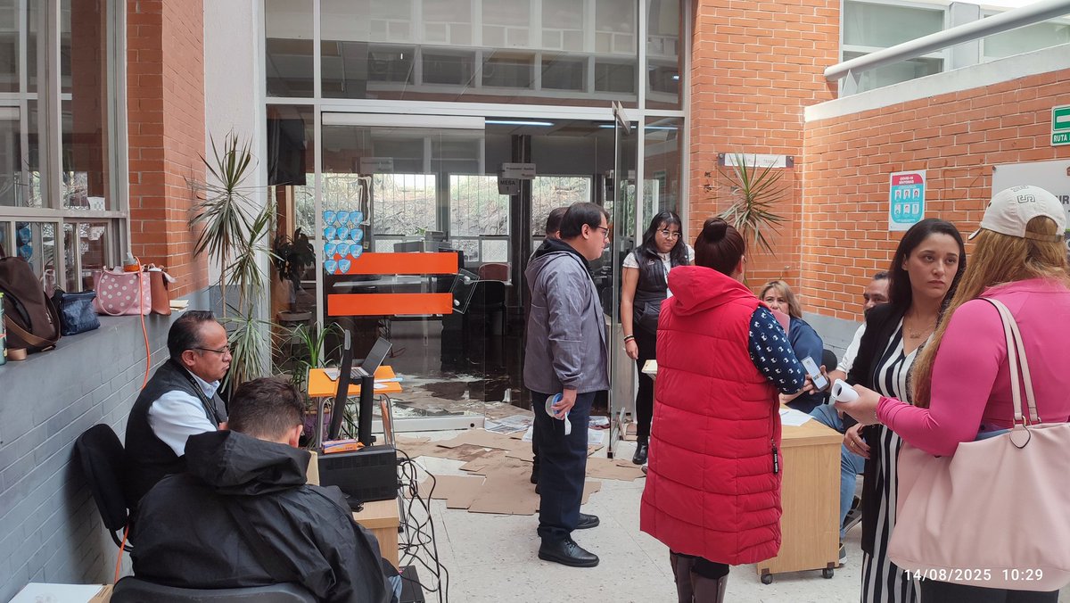 conarma's tweet image. Mientras la procuraduría de la defensa del trabajo de Ecatepec está inundada por vigésima vez el personal tiene que atender a los trabajadores en condiciones que dan pena, tantita vergüenza @delfinagomeza  @TrabajoEdomex