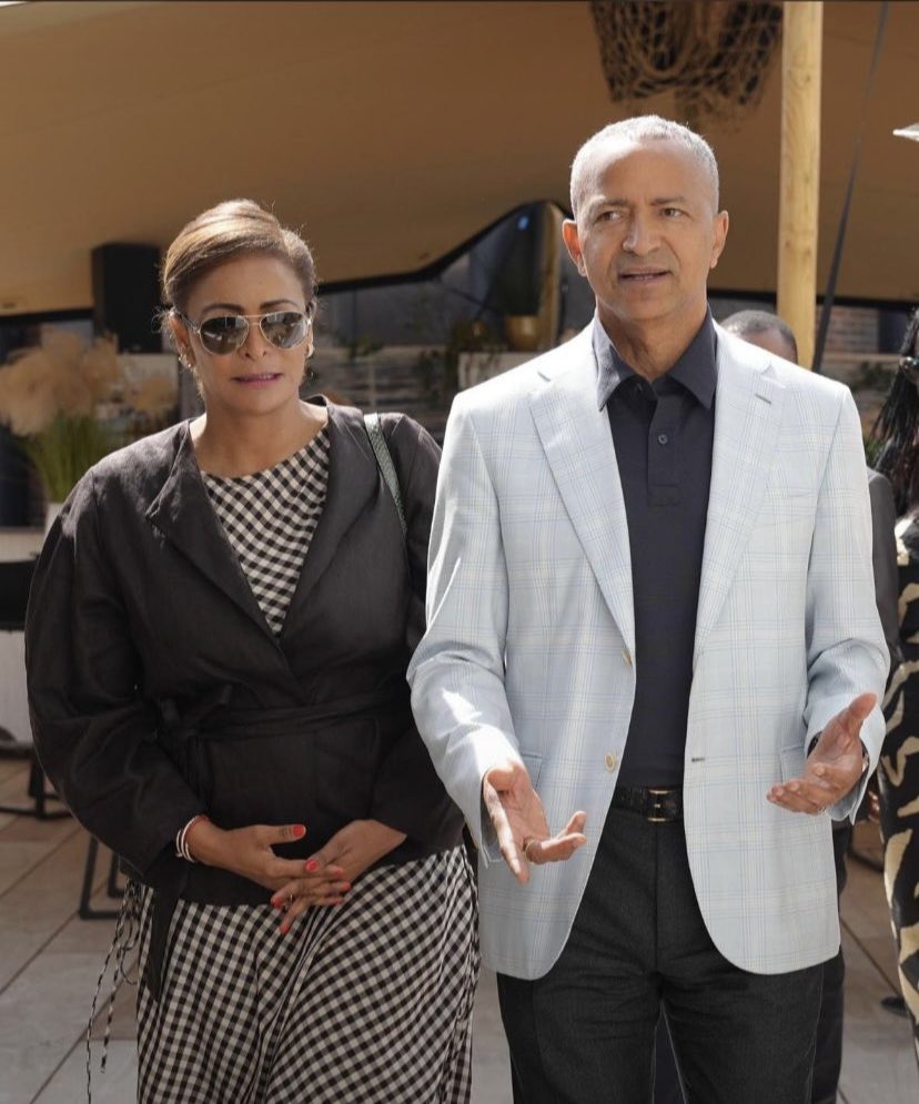 Moïse Katumbi aura mon vote pour un mandat de Cinq ans, dont un seul. Je veux voir les institutions Congolaises fonctionner de mon vivant.  QUI EST AVEC MOI ?...👏👏