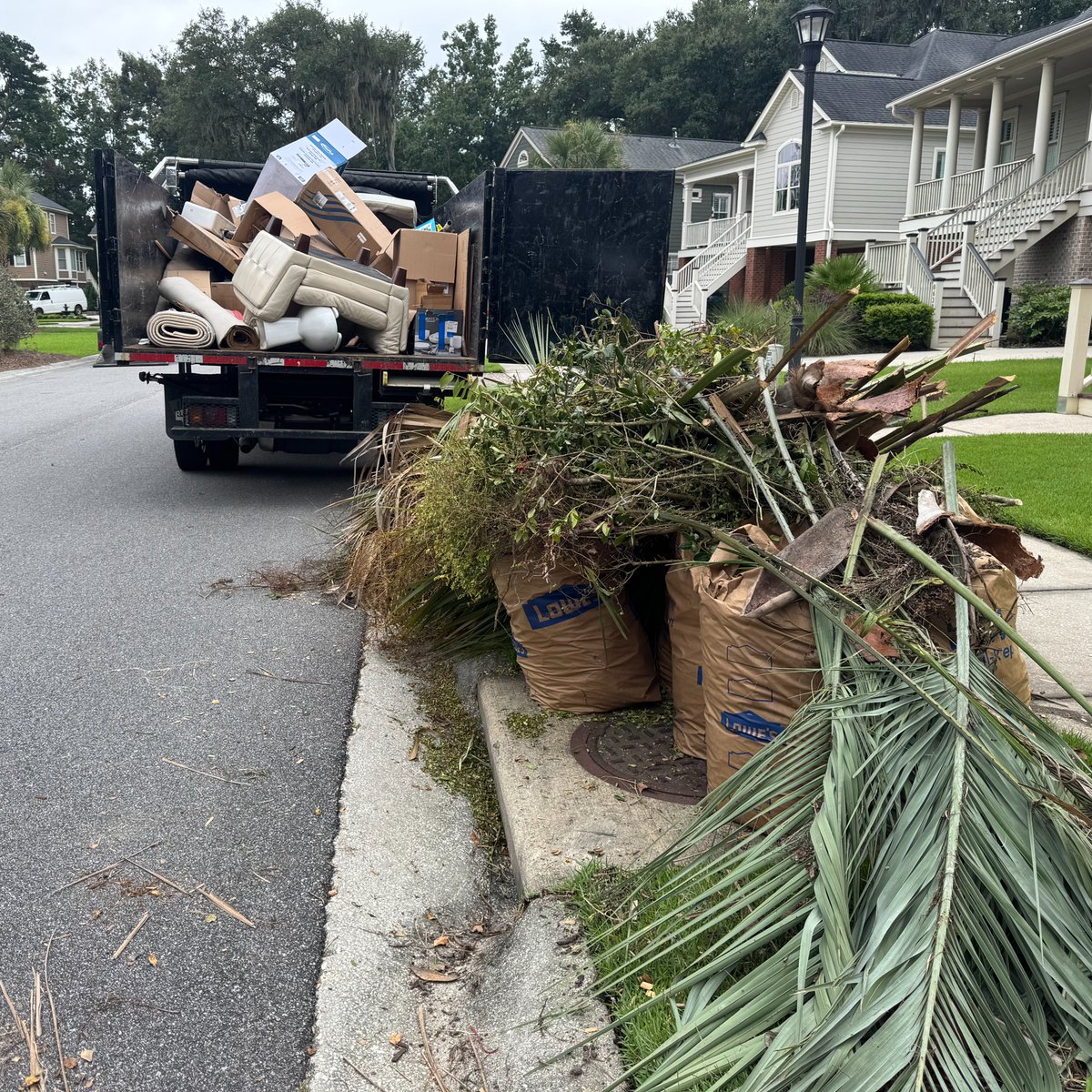 BDJunkremoval's tweet image. Swipe to Clean: Front Yard Pickup
Make Junk and Clutter disappear like magic✨

🐾 Black Dog Junk Removal
📍 Charleston, SC
☎️ 843-920-JUNK

#JunkRemoval #CleanOutCrew #DeclutterYourLife #SwipeToClean #BeforeAndAfter #JunkBeGone #ClutterFree #TrashToClean #BlackDogJunkRemoval