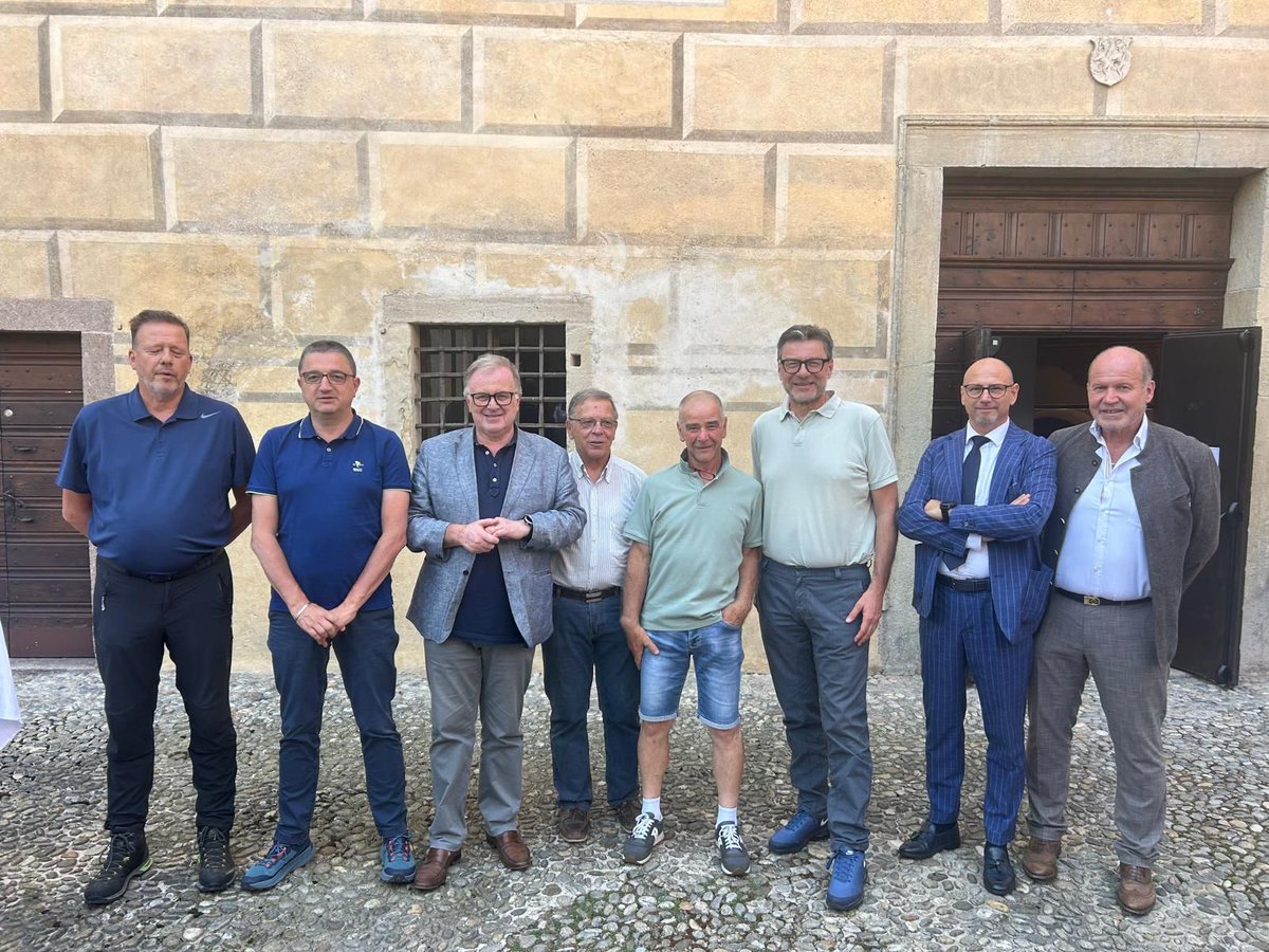 Il presidente della Provincia <a href="/MaurizioFugatti/">Maurizio Fugatti</a> ha accompagnato Il ministro dell’economia e delle finanze Giancarlo Giorgetti in visita alla Magnifica Comunità di Fiemme. Un’occasione per conoscere da vicino la realtà nata nel 1.111 ⤵️
ufficiostampa.provincia.tn.it/Comunicati/Fug…