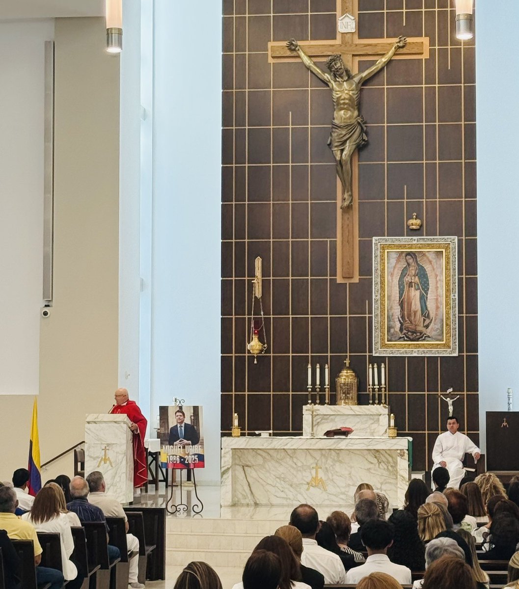 Conmovida de acompañar a la comunidad colombiana en la Misa de Acción de Gracias por la vida de Miguel Uribe.
Basta de impunidad para la violencia política que sigue arrebatando a los mejores hijos de las Américas. Dictadores, terroristas, crimen organizado: son las mismas manos
