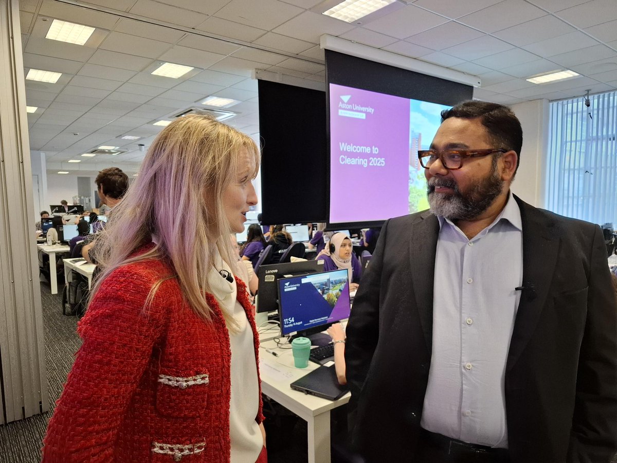 AstonPress's tweet photo. 📺|In the media 

📹Today @5_News visited our Clearing call centre and interviewed Deputy Vice-Chancellor Prof Osama Khan

🎙️Prof Khan and @AnnaGearyTV discussed some of the issues facing the #HE sector

👉https://t.co/E8Ufw29xx4 (links to @5_News) https://t.co/hNNcFTssPo