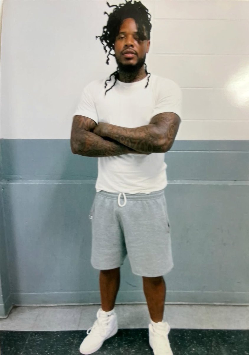 New pic of Fetty Wap in prison 

FREE FETTY WAP