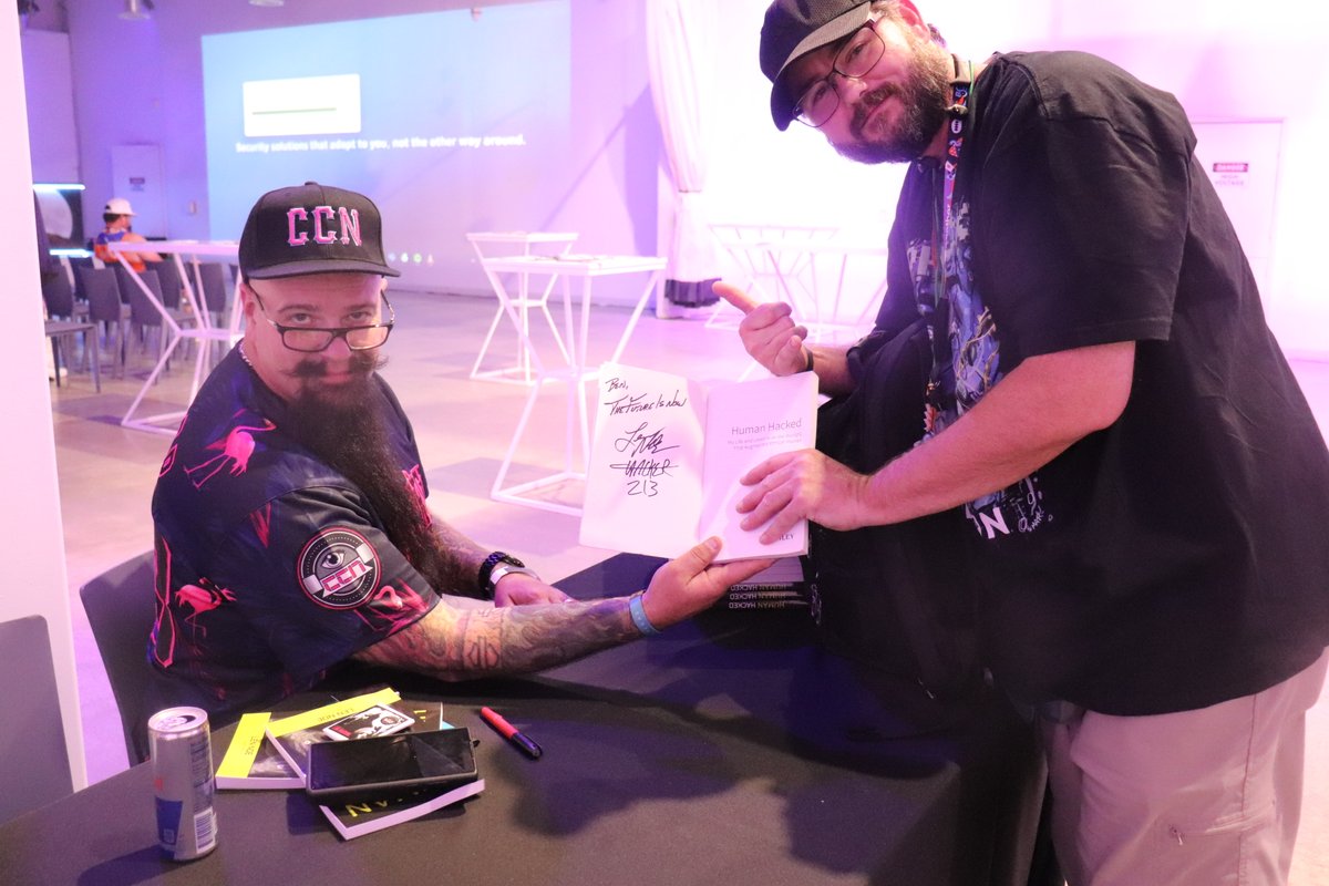 TheOKellyFactor's tweet image. Okay so I know that there are alot of you, and I do mean a lot that attended Barcode Live &amp;amp; I-Am-Machine Premiere last week, got signed books from both @hacker_213 @winnschwartau  
So what I need you guys to do, is  once you have read head over to Amazon and leave a review.