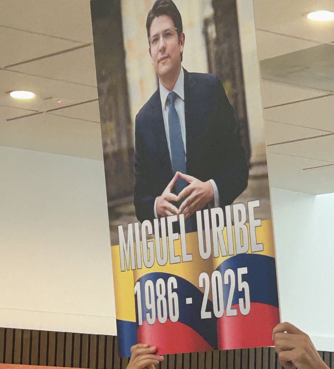 Conmovida de acompañar a la comunidad colombiana en la Misa de Acción de Gracias por la vida de Miguel Uribe.
Basta de impunidad para la violencia política que sigue arrebatando a los mejores hijos de las Américas. 
Ya sea a manos de dictadores, terroristas o crimen organizado: