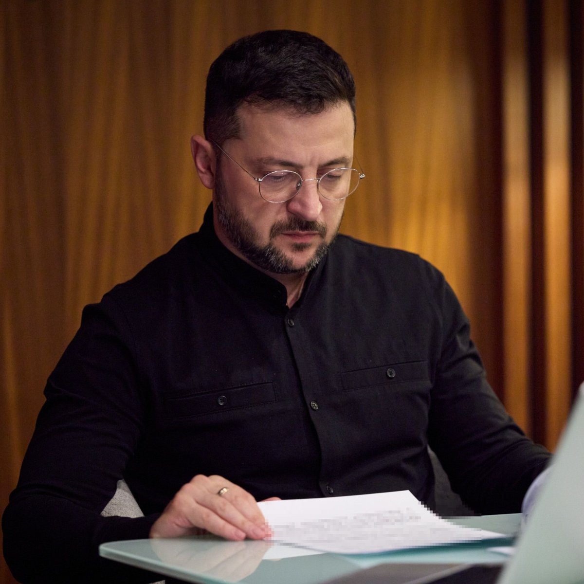 ZelenskyyUa's tweet photo. I had a good conversation with President of Argentina @JMilei.

Of course, we discussed the situation in diplomacy. I informed about recent contacts with partners and stressed that our position is absolutely clear: Ukraine needs a just peace and reliable security guarantees. Javier is ready to make personal efforts toward this. Thank you!

We also discussed Argentina’s economic achievements, especially deregulation and overcoming inflation. I congratulated Javier on these important results. Ukraine is interested in studying this experience, and we discussed a possible opportunity to do so.

Right now, relations between our countries are reaching a truly high level. We talked about this in detail. Technology, the economy, the agricultural industry – there are many areas for potential cooperation. We also agreed to resume the format of political consultations between our foreign ministries. Our teams will work actively to ensure these take place as soon as possible.

I also thanked Javier for participating in the International Coalition for the Return of Ukrainian Children. Together with all our partners, we will work to ensure that all Ukrainian children are brought home as soon as possible.

We agreed on our next contacts, and I will be glad to see Javier in Ukraine.