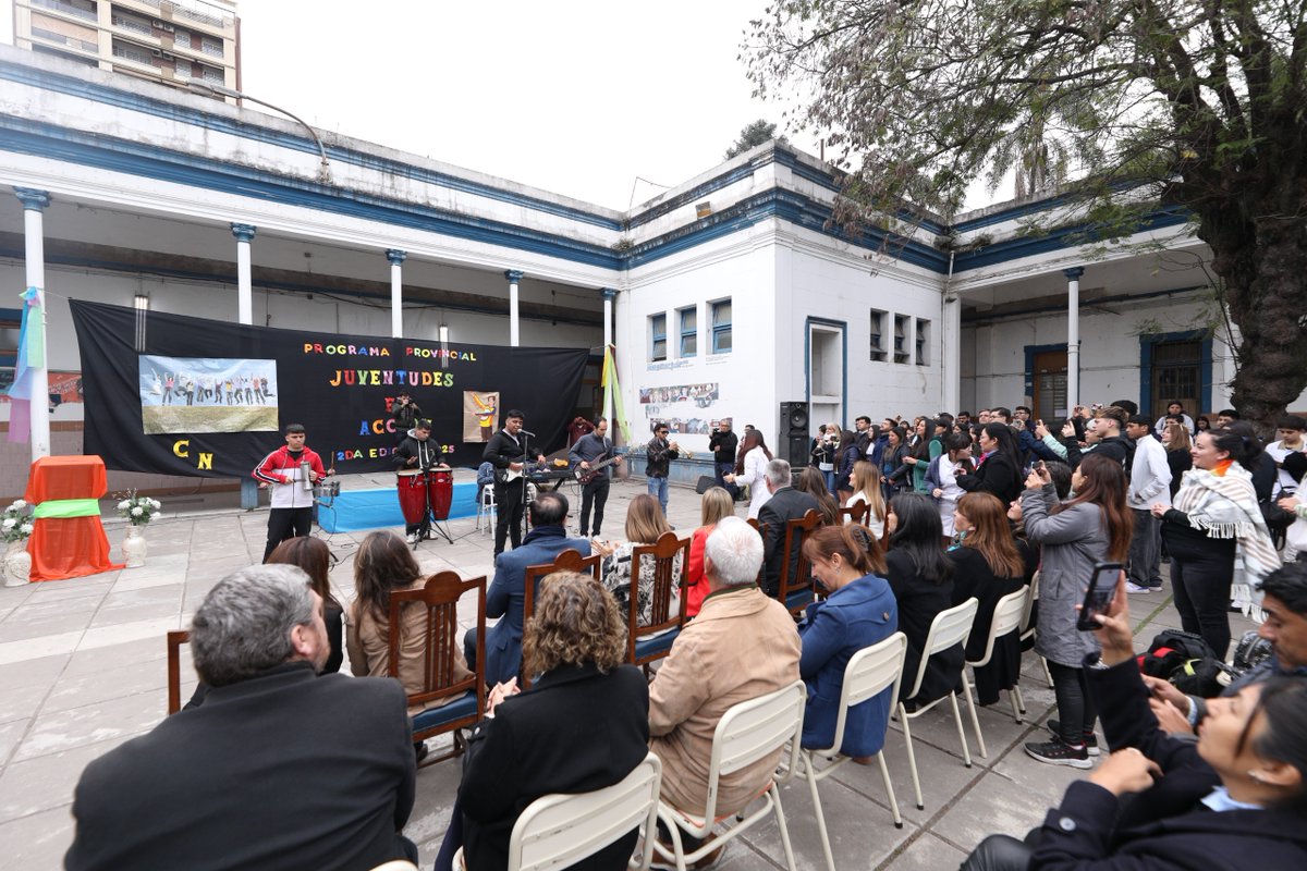 🏫​🥼​ La ministra Susana Montaldo, junto al secretario de <a href="/PartCiudTuc/">Sec. Participación Ciudadana</a>, <a href="/JoseFarhatok/">Jose Farhat</a>, y autoridades ministeriales, encabezó la apertura del foro "Juventudes en Acción" en el Colegio Nacional Bartolomé Mitre de la capital, que fue sede del circuito N°2.
educaciontuc.gov.ar/2025/08/14/juv…
