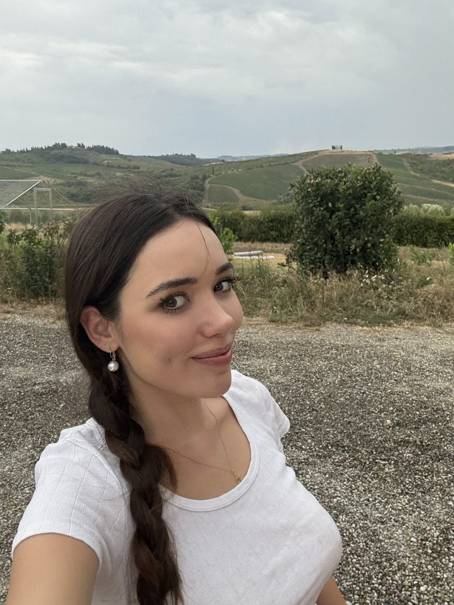 AdaLluch's tweet photo. Am I the only one who loves to go for walks in the nature after it rains? 🥰 https://t.co/xBdziZry6Q
