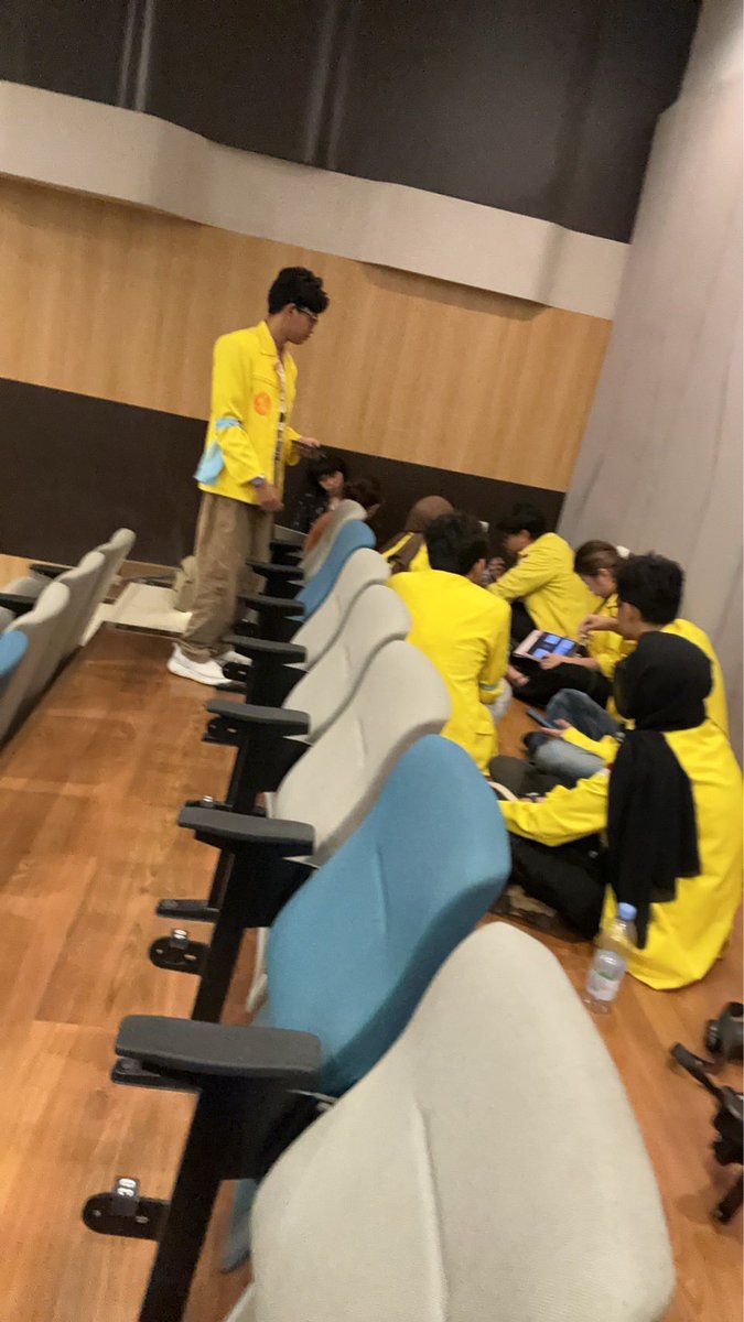 saksi hidup jam 8 pagi visual dkv udah kirim chat “lg ngedit”