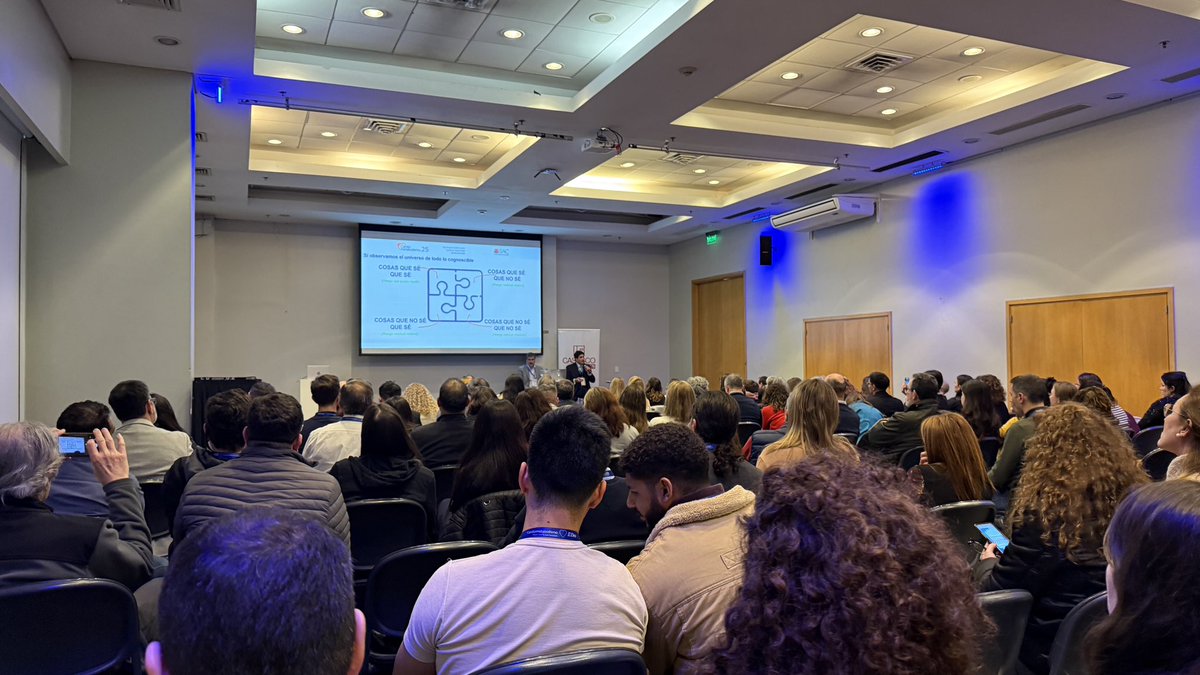 #Cardiometabolismo25 
Muy interesante conferencia (y diapo final) de <a href="/dresalmeri/">Emiliano Salmeri</a> 
Se nota que ha tenido un buen residente superior 😜
<a href="/SACcardiometab1/">Consejo de Cardiometabolismo SAC</a> <a href="/SAC_54/">Sociedad Argentina de Cardiología</a> <a href="/ezeforte/">Ezequiel Forte</a>