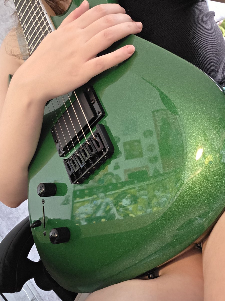 LOOK WHAT I GOT!!!! 💚🎸